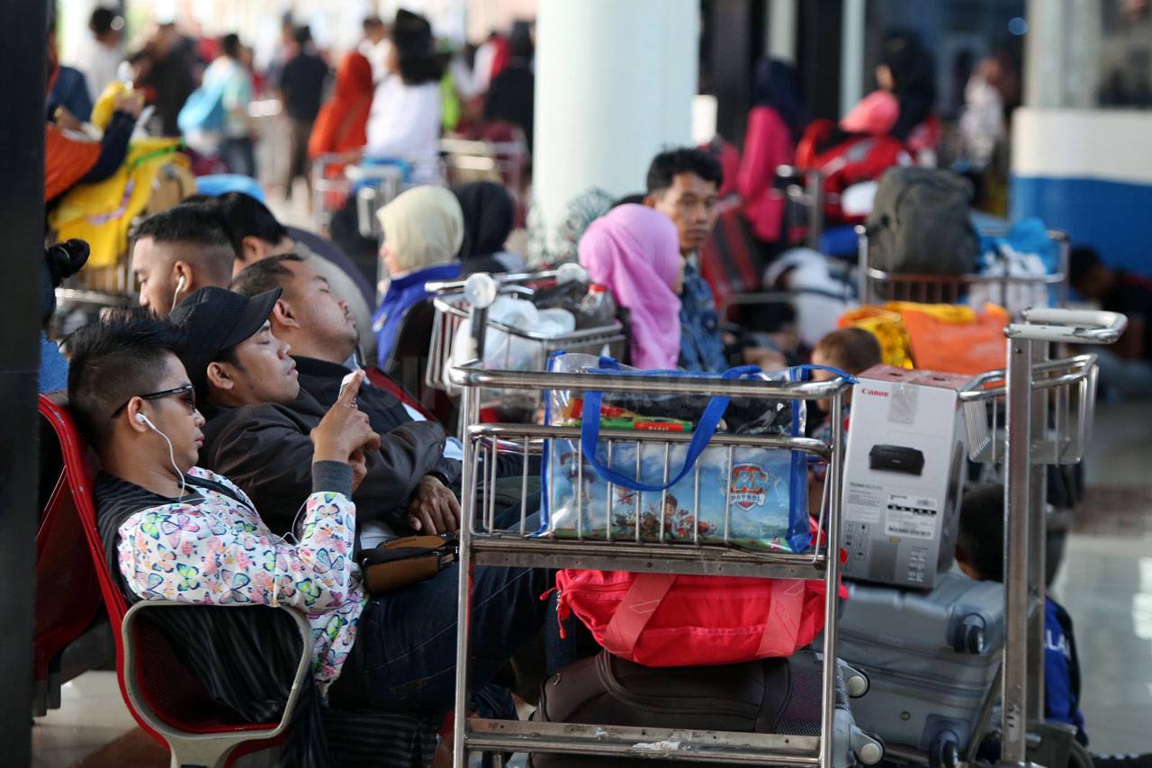 Arus Mudik di Bandara...
