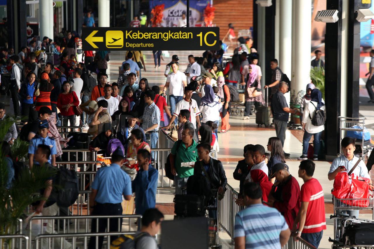 Arus Mudik di Bandara...