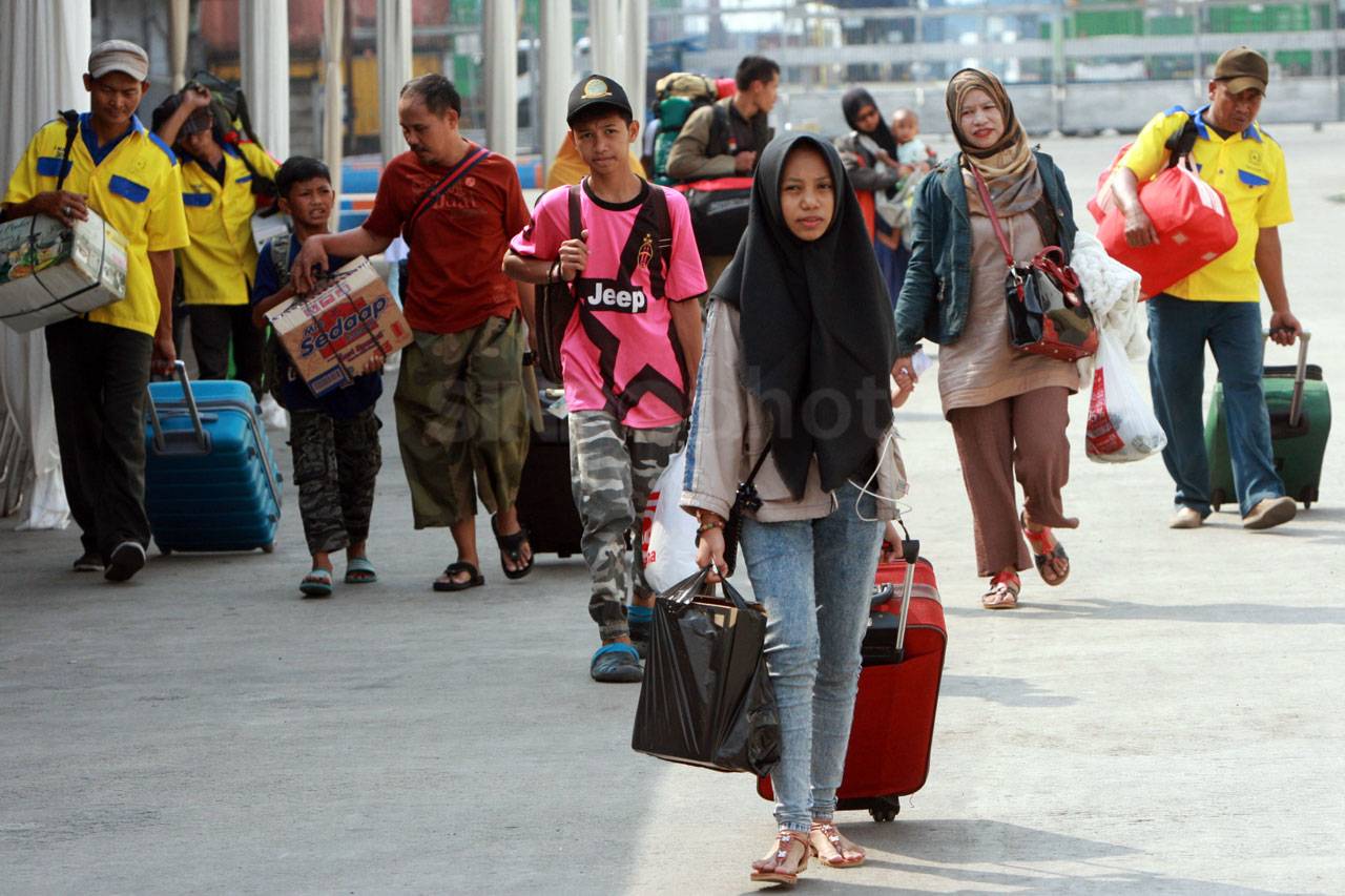 Pemudik dengan Kapal...
