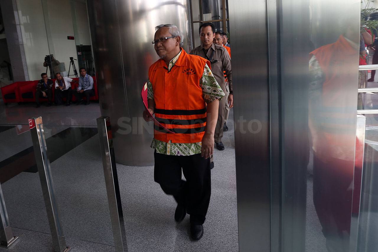 KPK Lanjutkan Pemeriksaan...