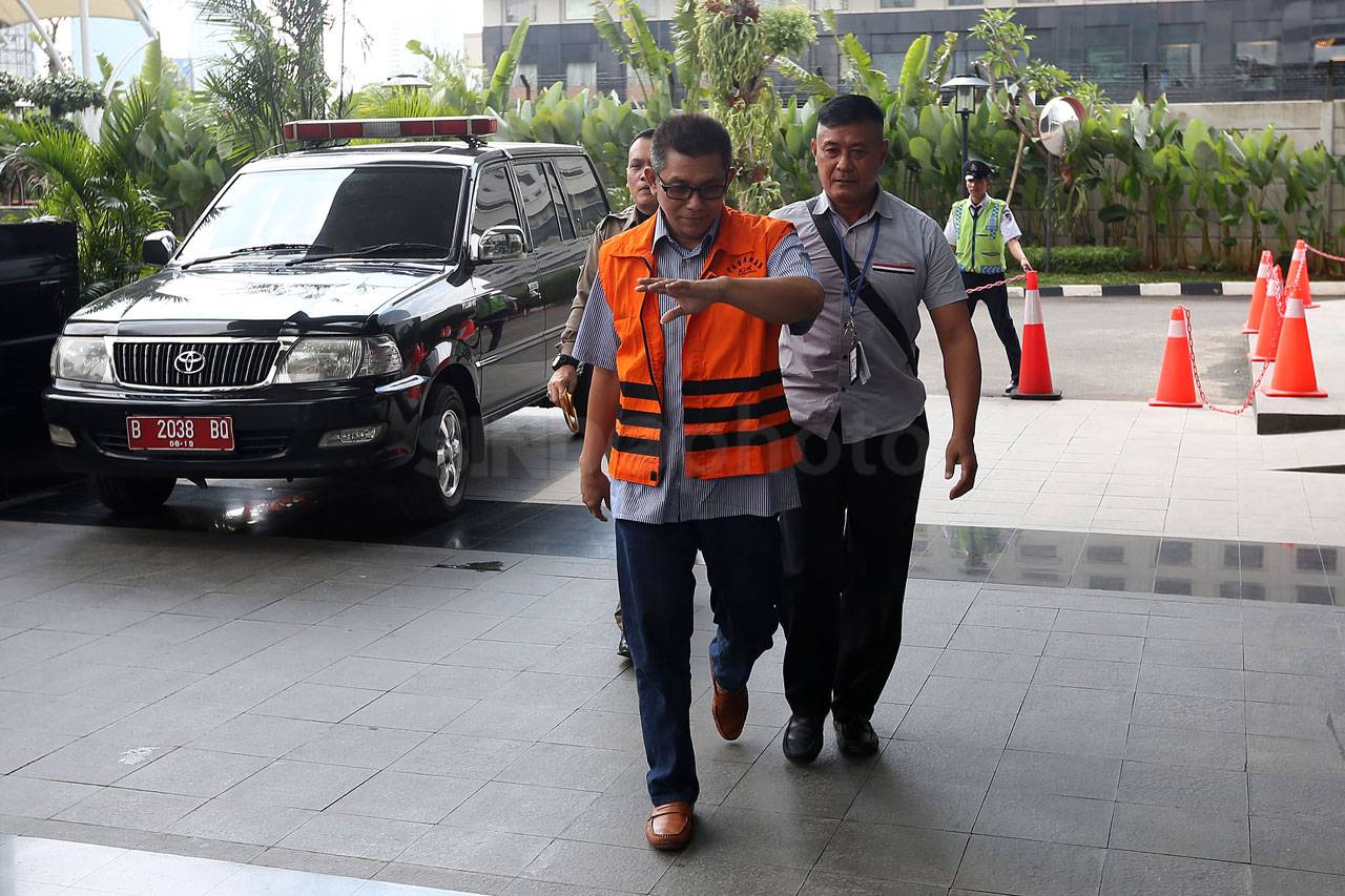 KPK Periksa Ketua Komisi...