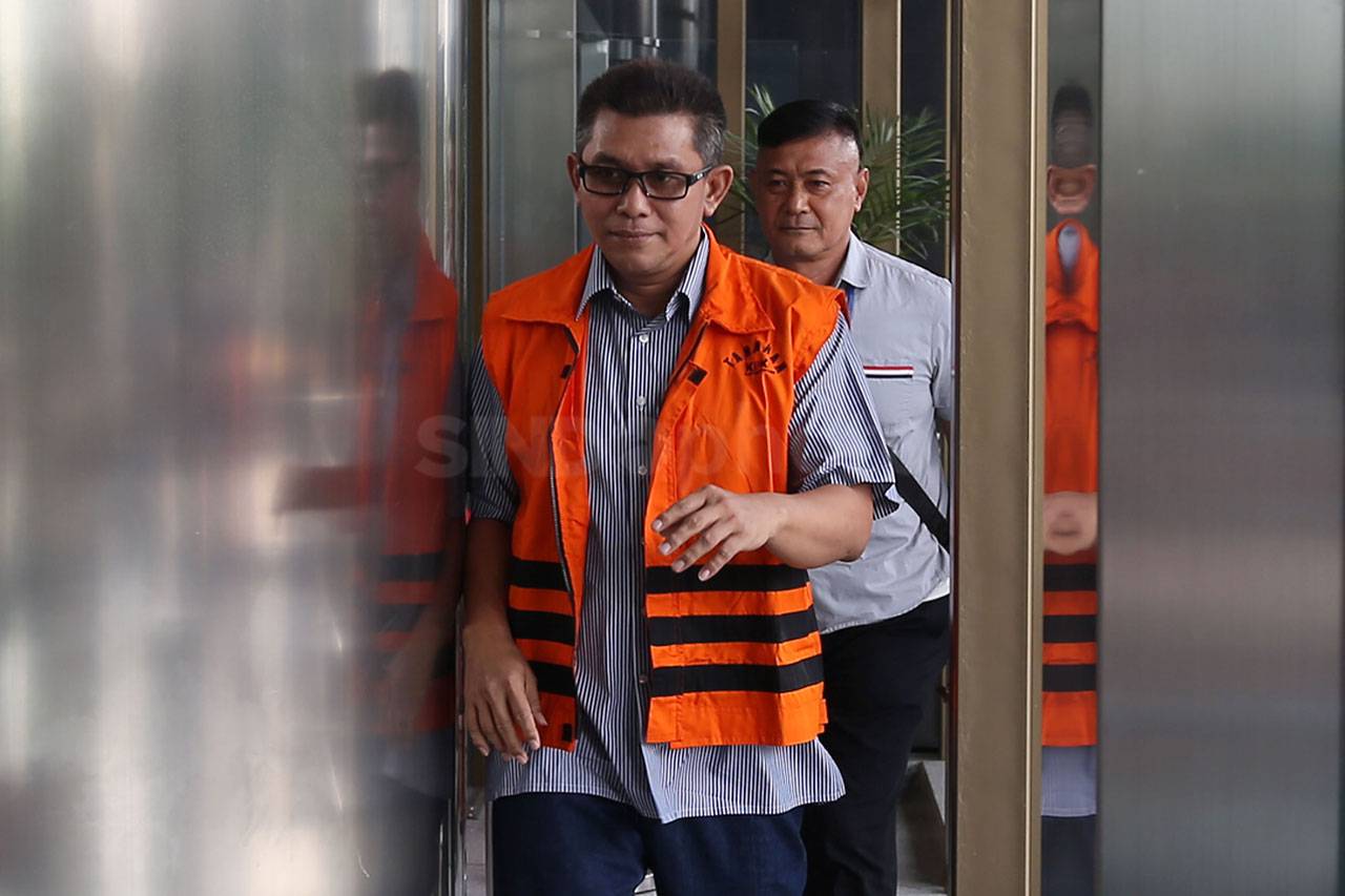 KPK Periksa Ketua Komisi...