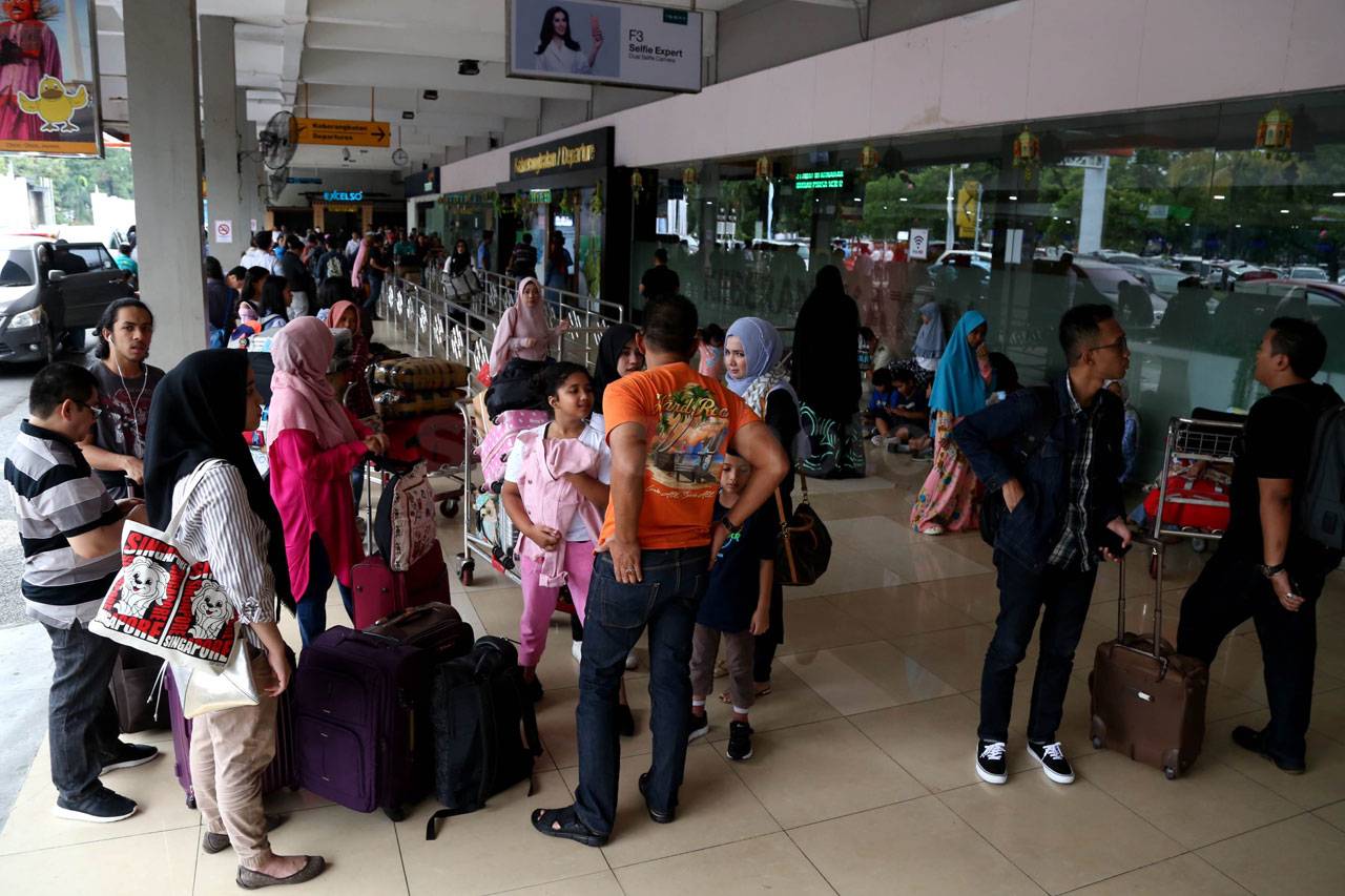 Arus Mudik di Bandara...
