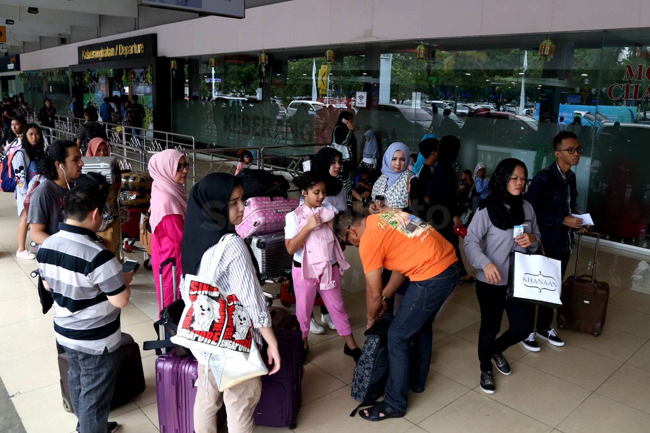 Arus Mudik di Bandara...
