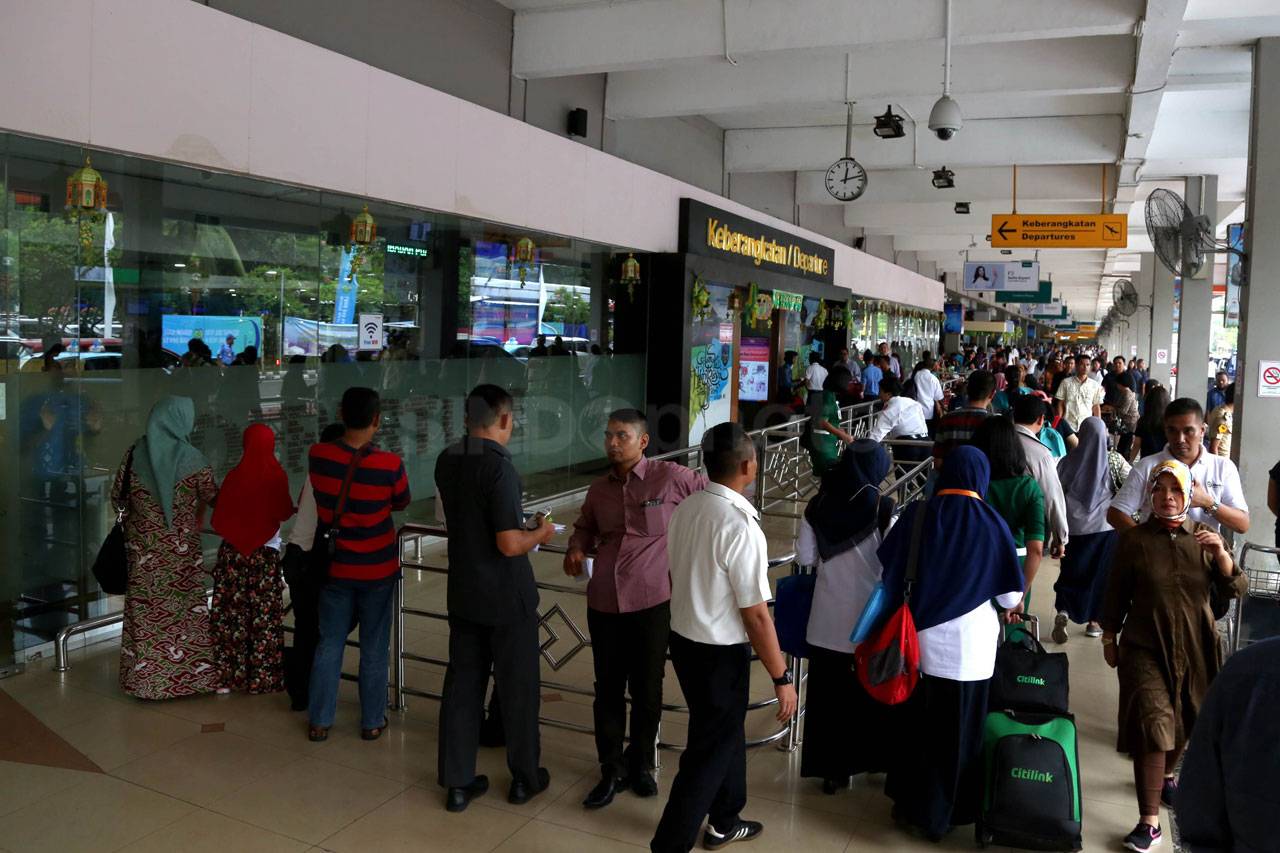 Arus Mudik di Bandara...