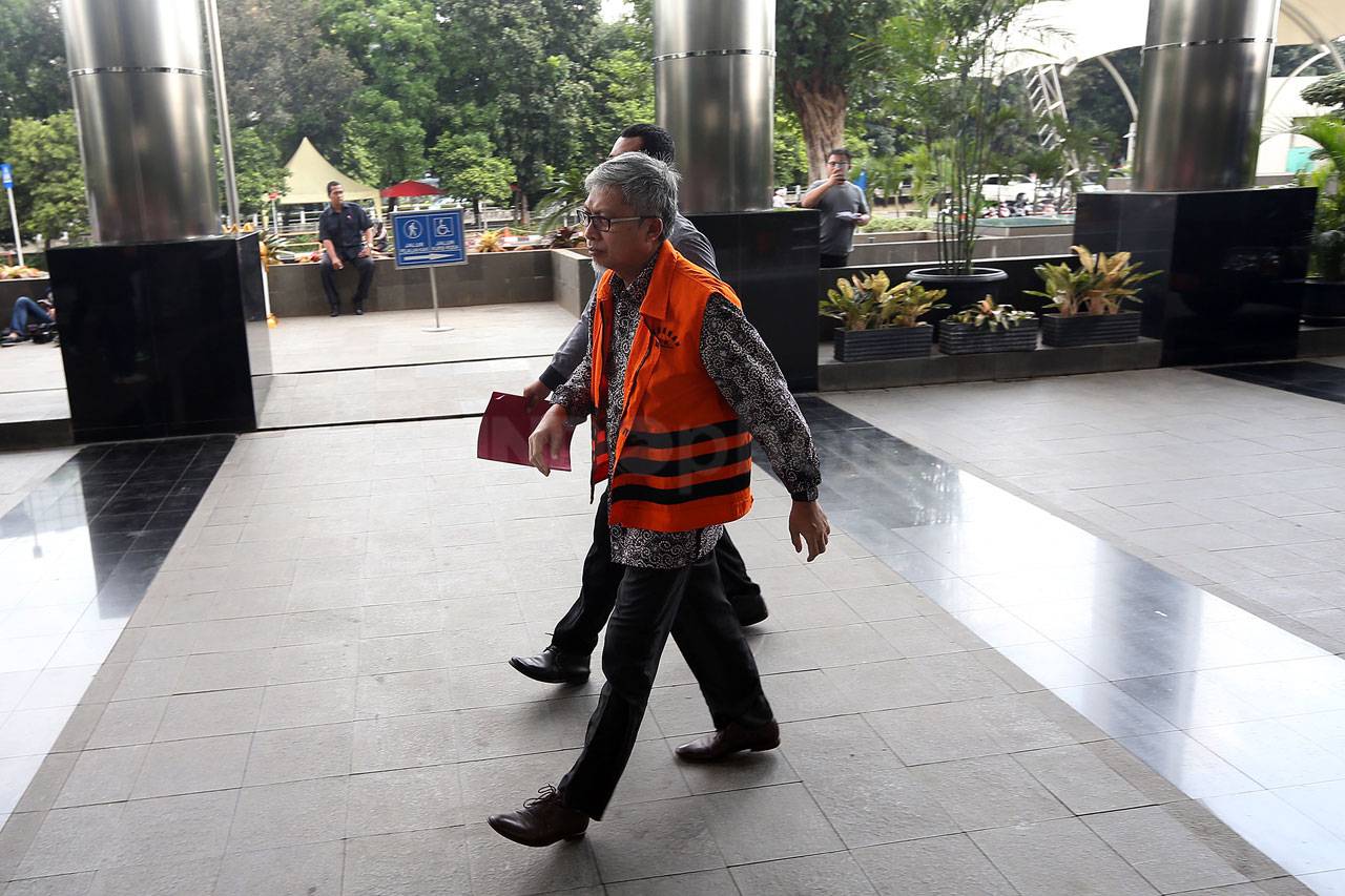 KPK Lanjutkan Pemeriksaan...