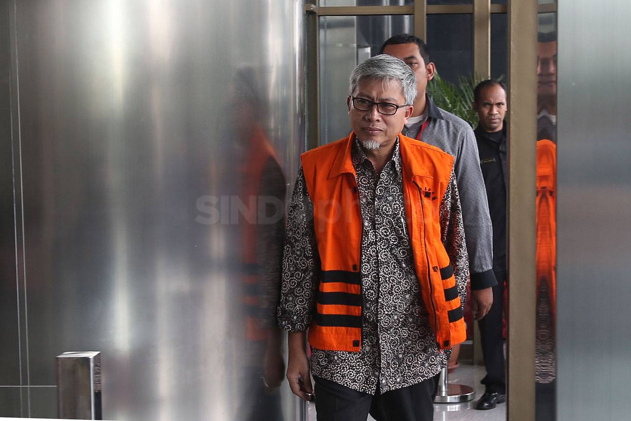KPK Lanjutkan Pemeriksaan...