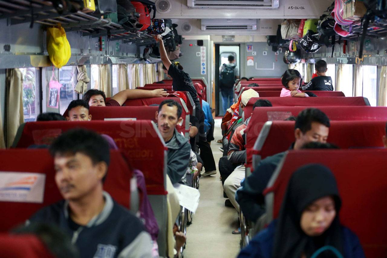 H-1 Lebaran, Stasiun...