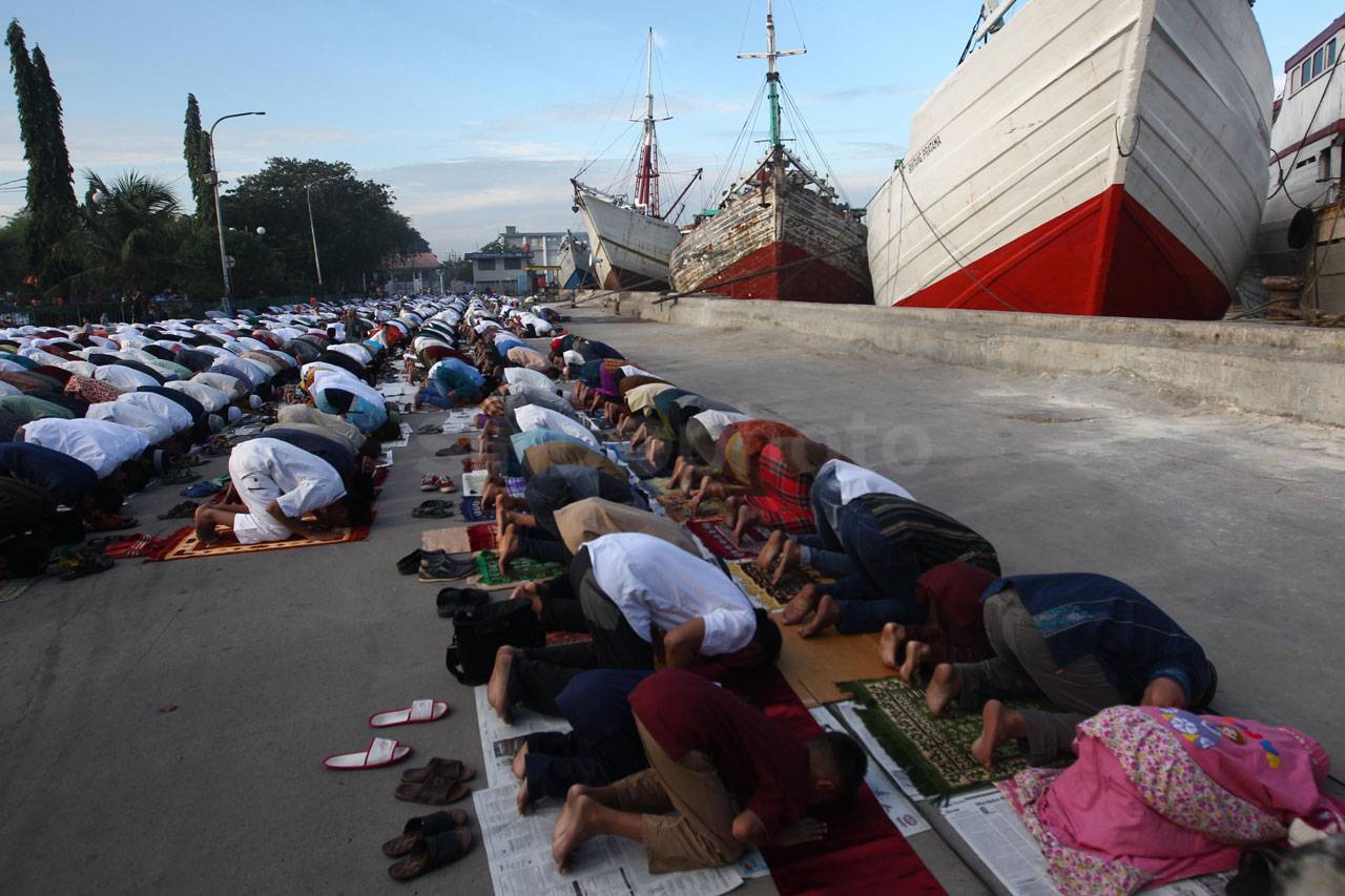 Salat Idul Fitri di...