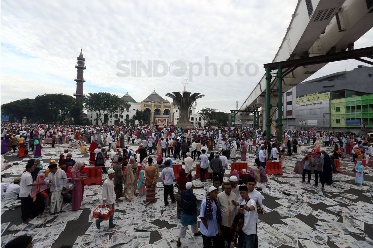 Salat Idul Fitri di...