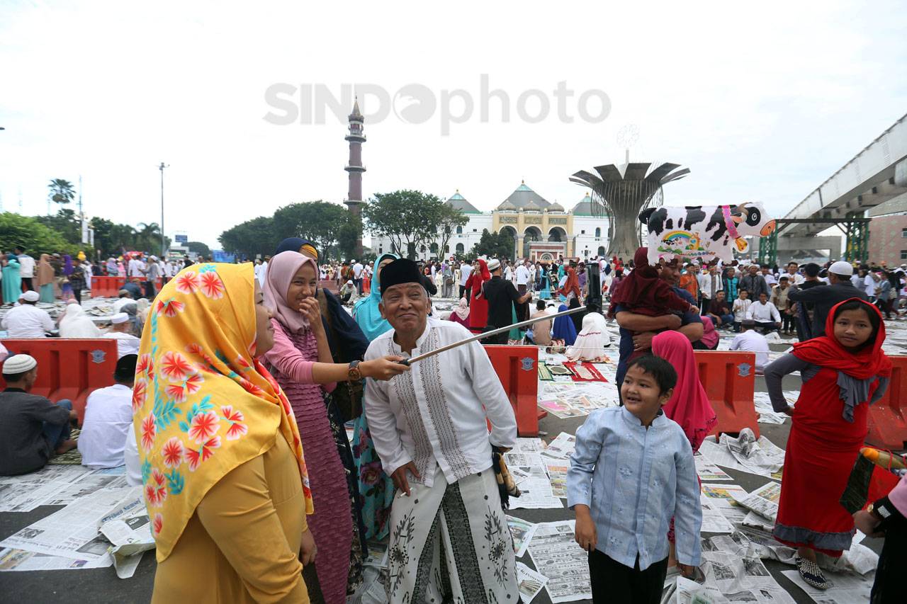 Salat Idul Fitri di...