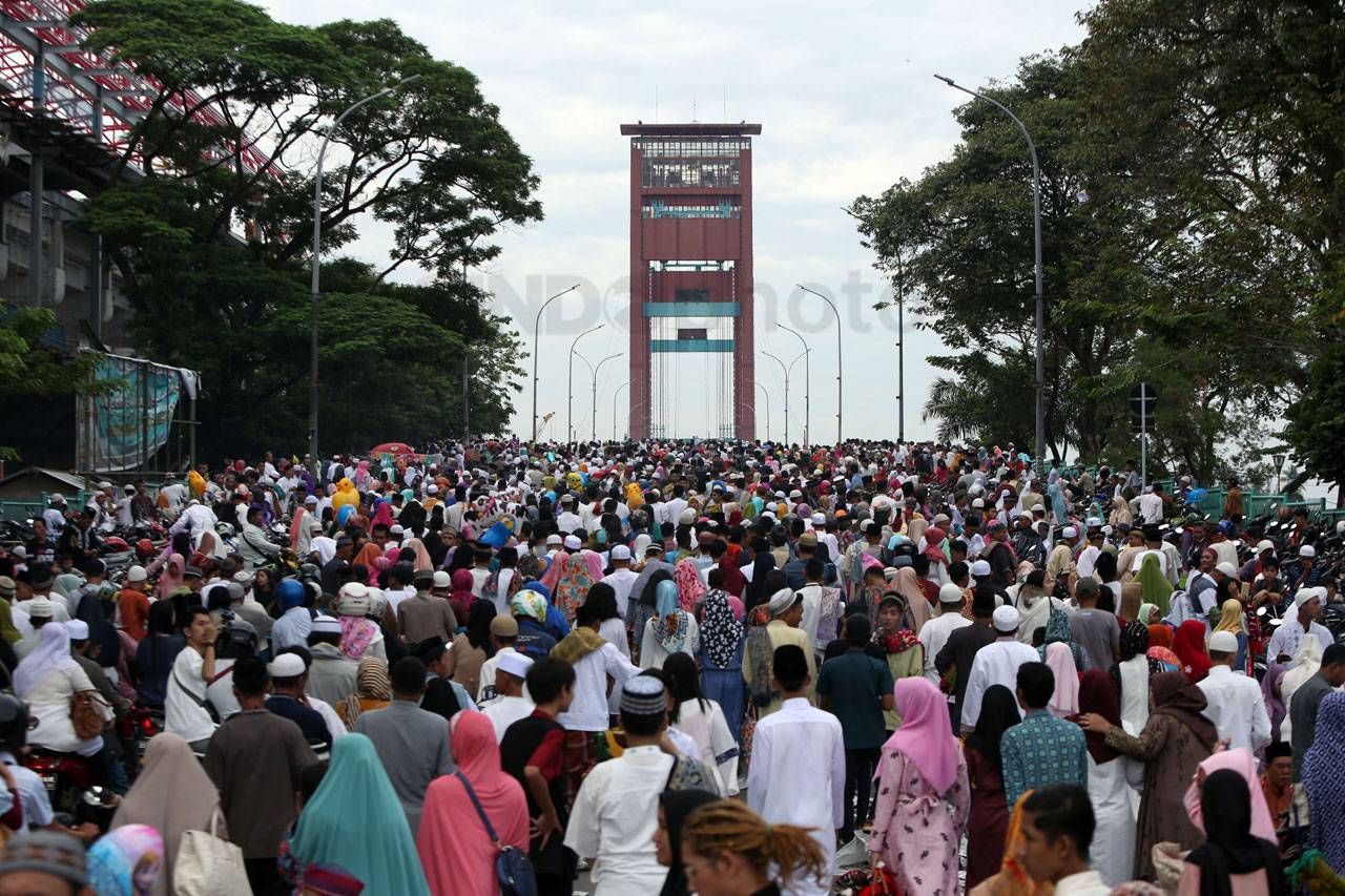 Salat Idul Fitri di...