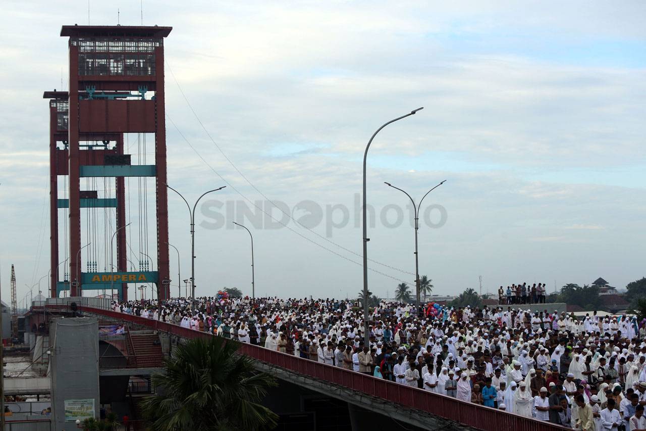 Salat Idul Fitri di...
