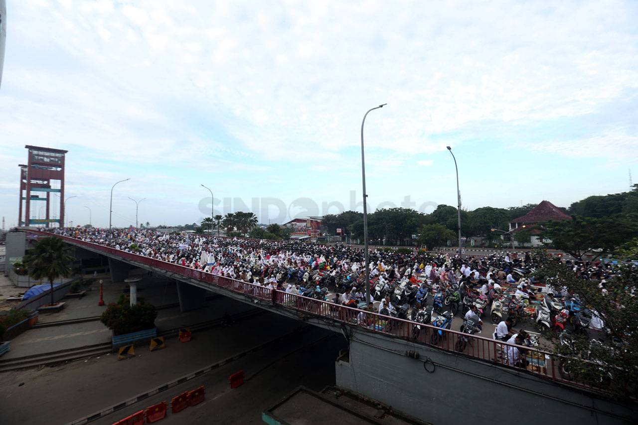 Salat Idul Fitri di...