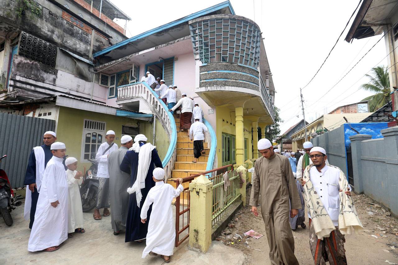 Warga Kampung Arab Sungai...