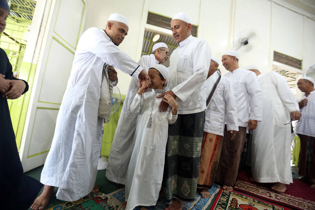 Warga Kampung Arab Sungai...