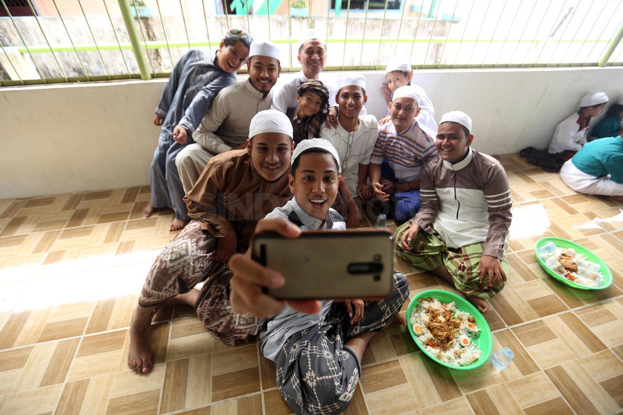 Warga Kampung Arab Sungai...