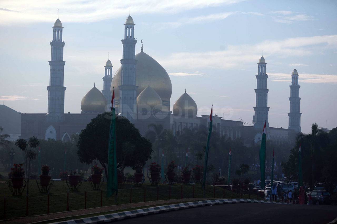 Ribuan Umat Muslim Laksanakan...