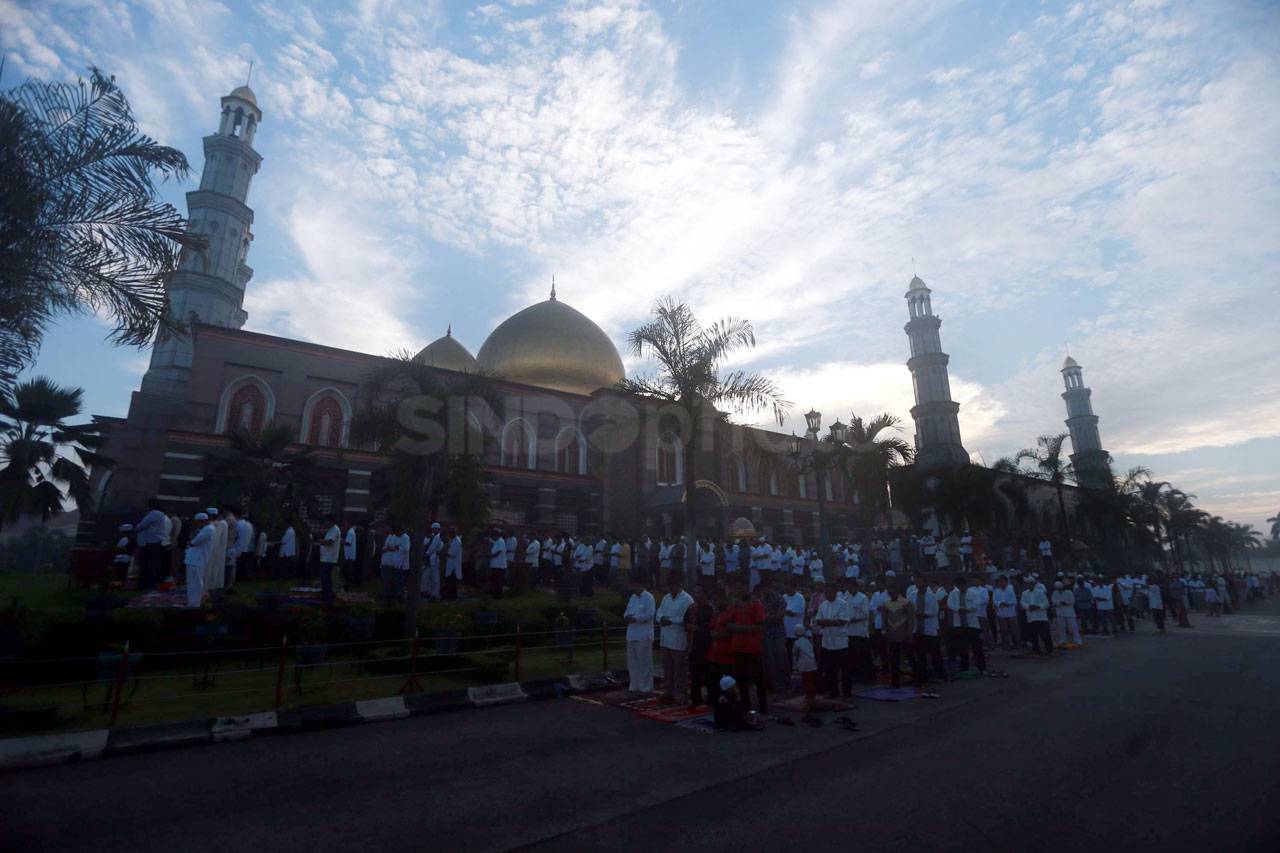 Ribuan Umat Muslim Laksanakan...