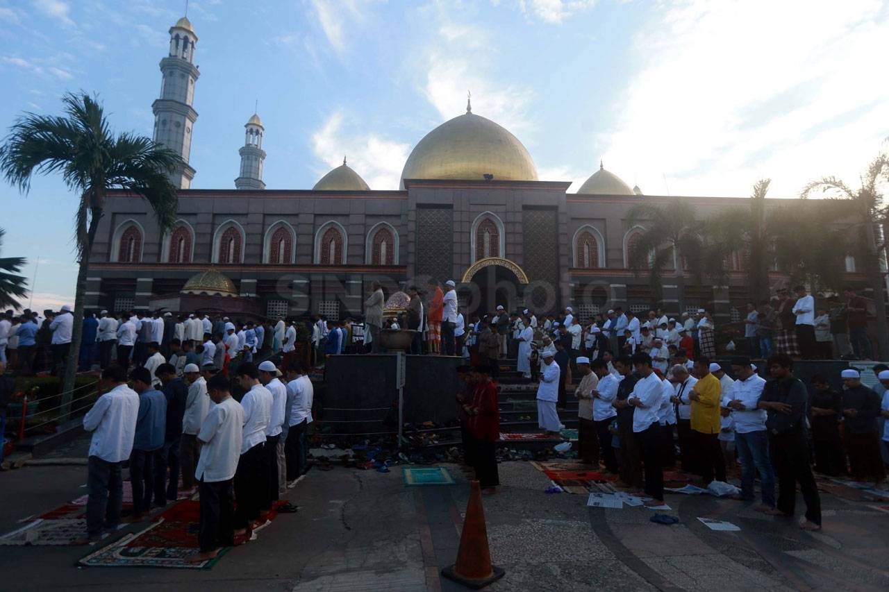 Ribuan Umat Muslim Laksanakan...