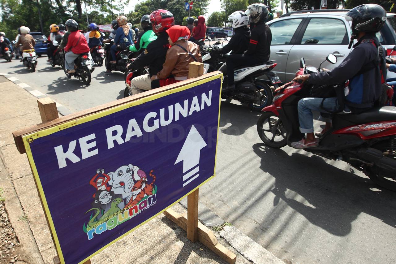 Ribuan Kendaraan Terjebak...