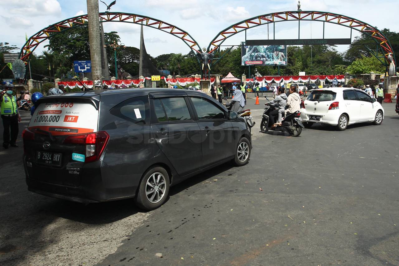 Ribuan Kendaraan Terjebak...