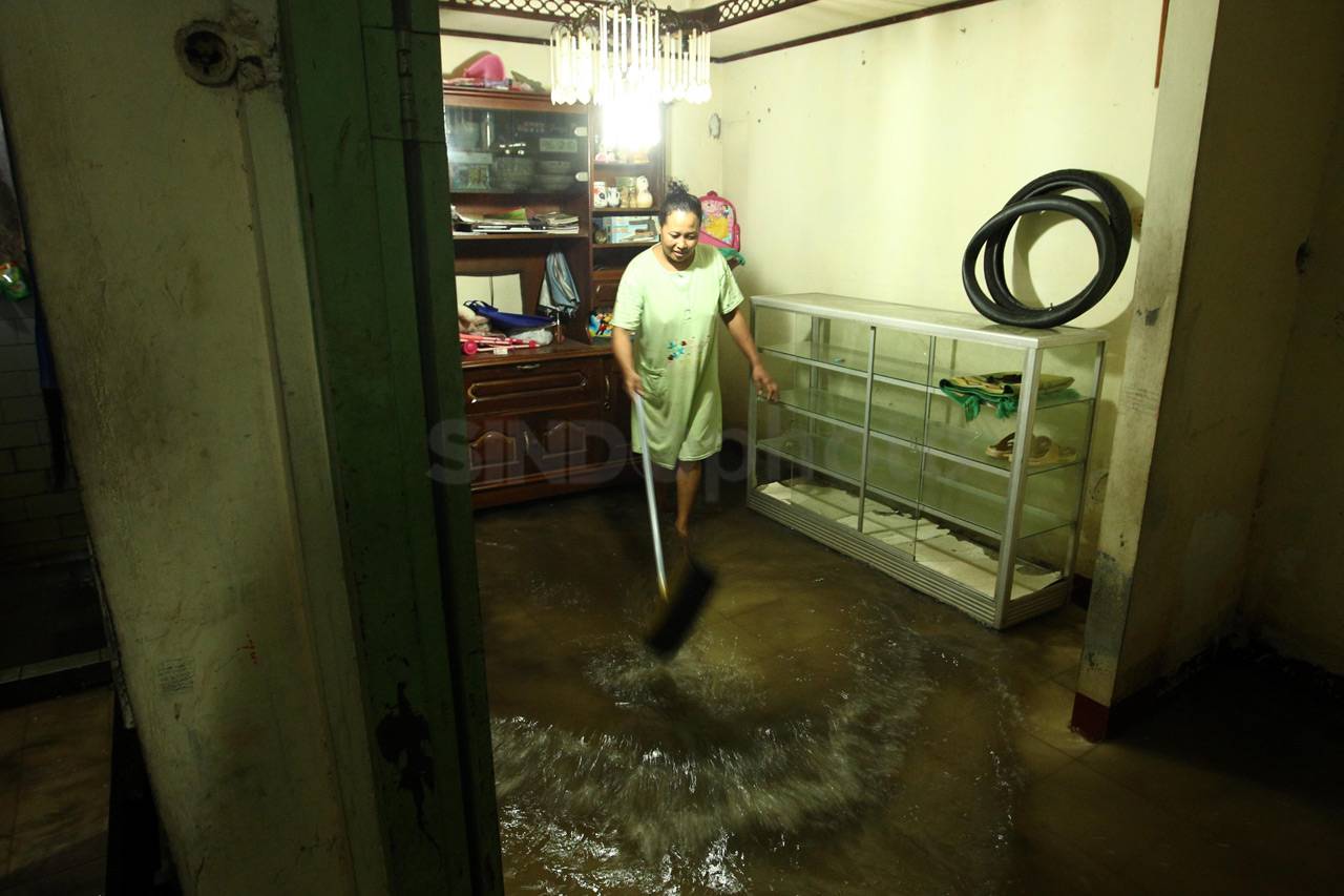Banjir Genangi Pemukiman...