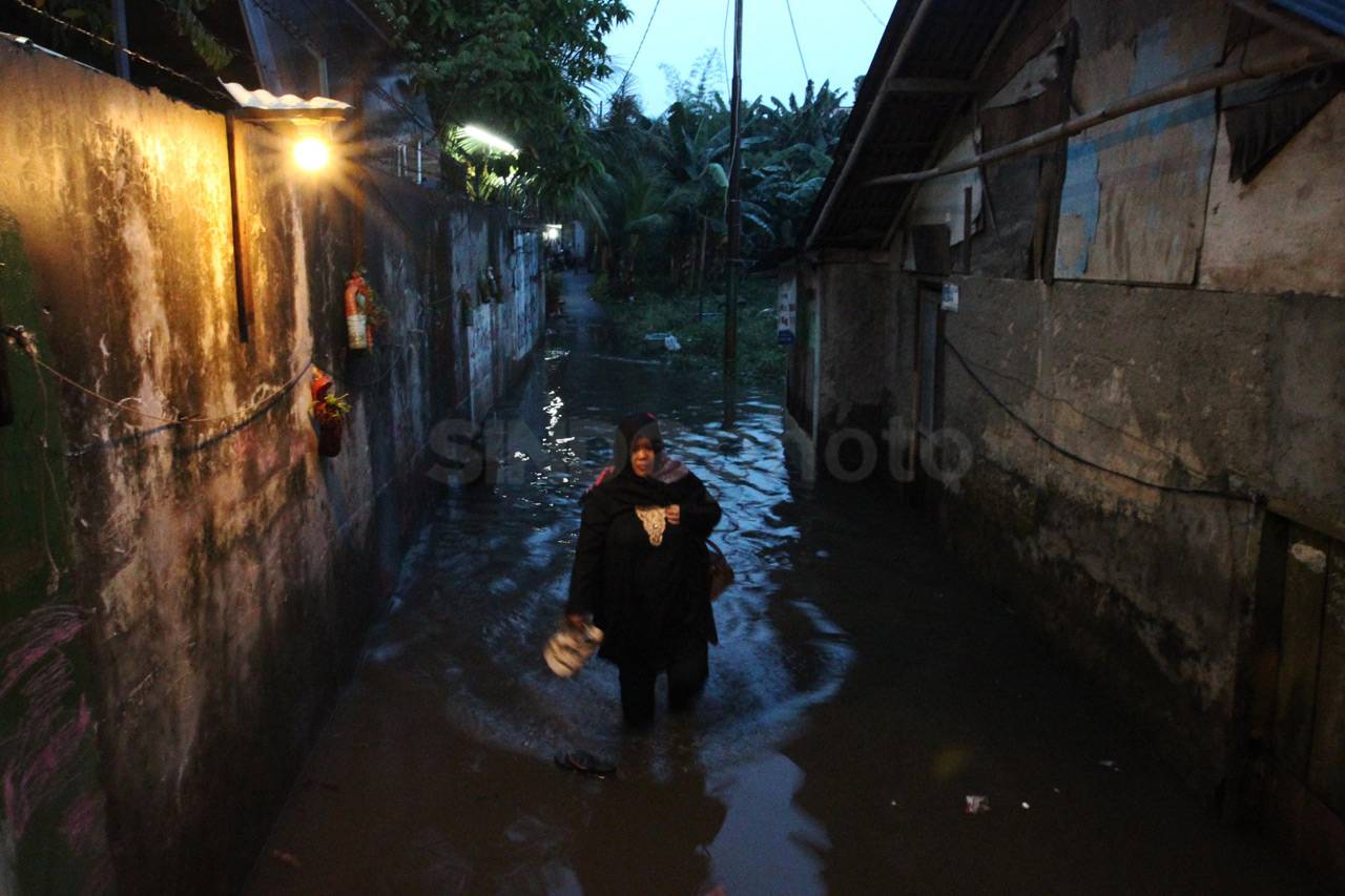 Banjir Genangi Pemukiman...