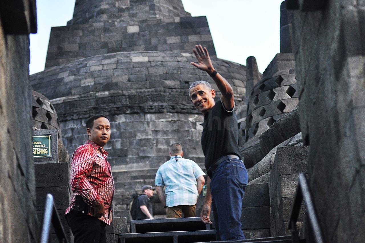Obama dan Keluarga Kunjungi...