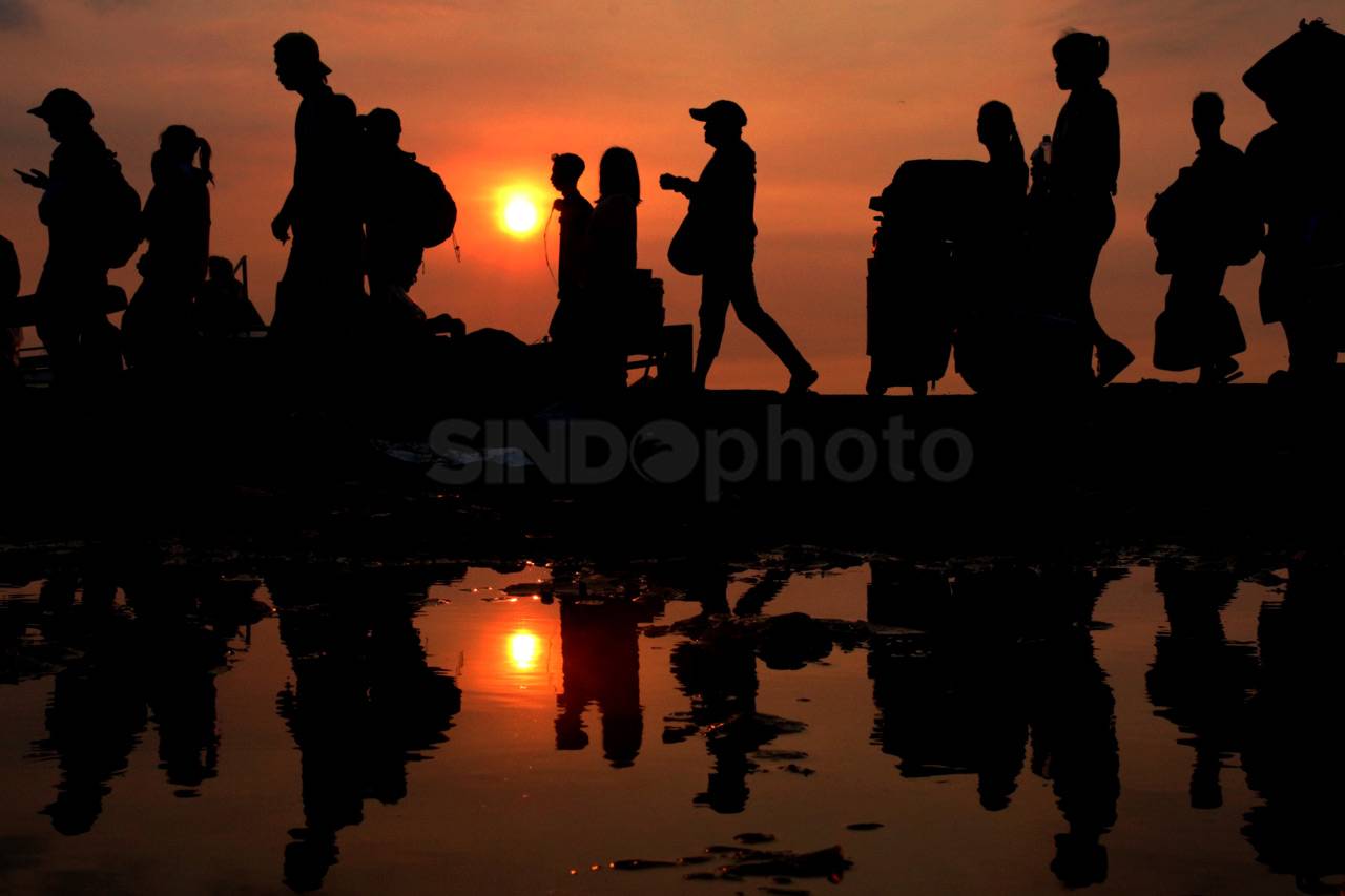 Ribuan Wisatawan Tiba...