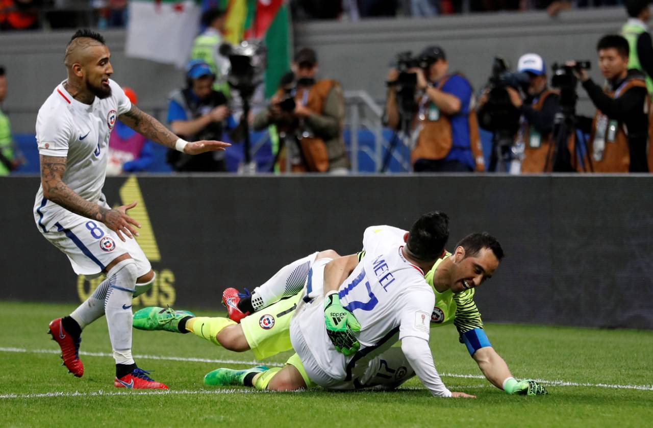 Aksi Claudio Bravo Gagalkan...