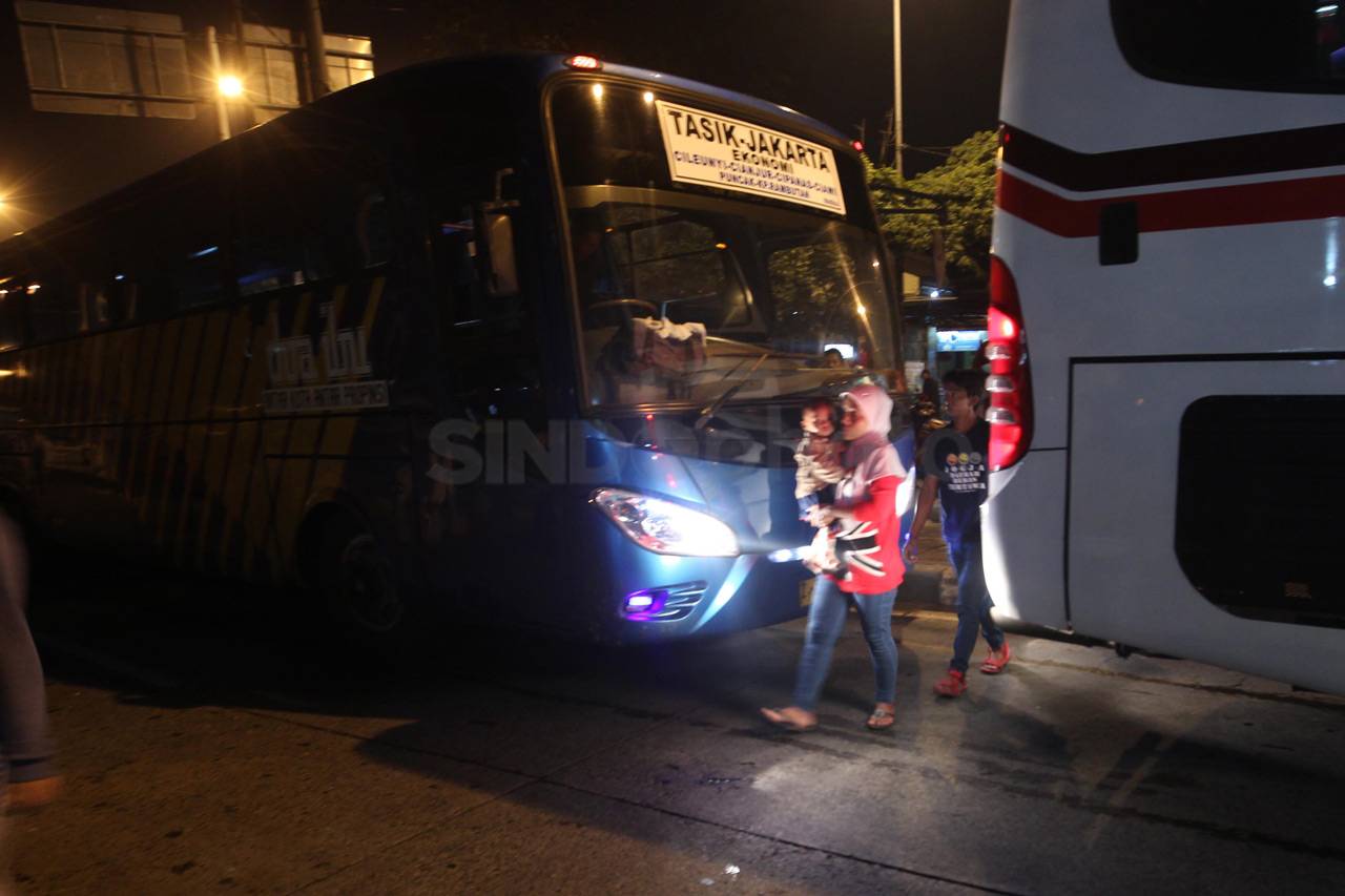 Warga Ramai Berdatangan...