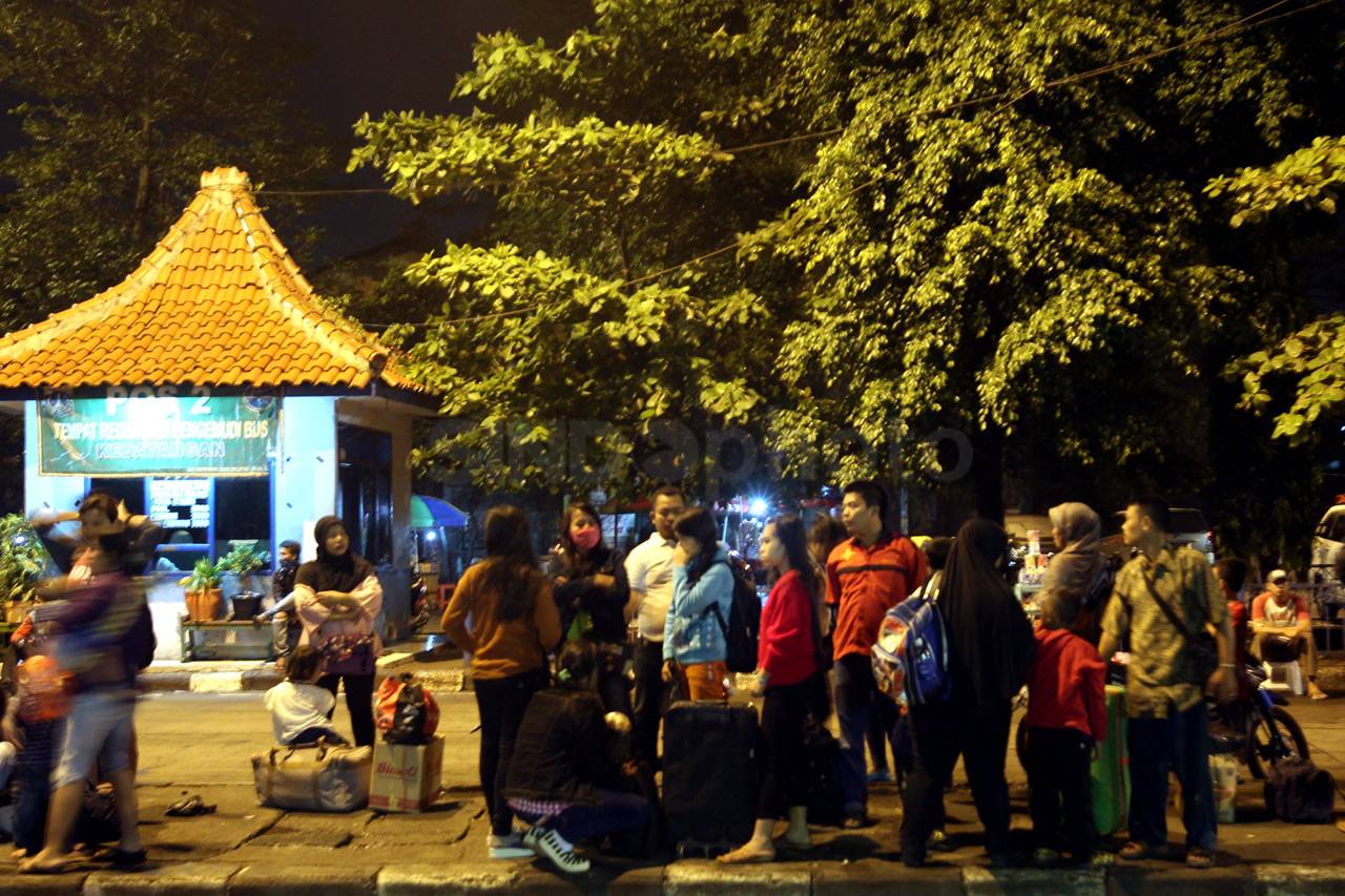 Warga Ramai Berdatangan...