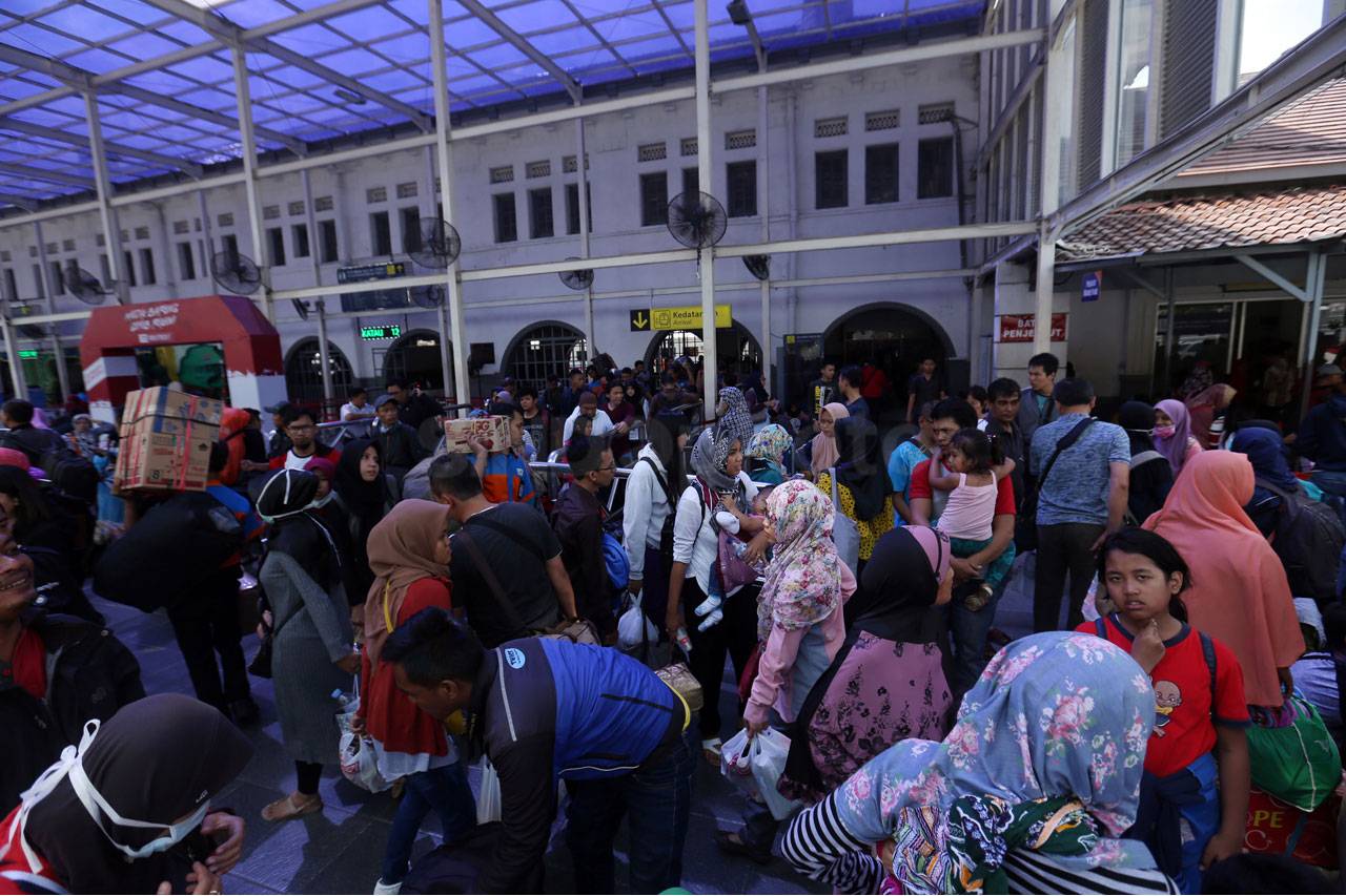 24.738 Penumpang Hari...