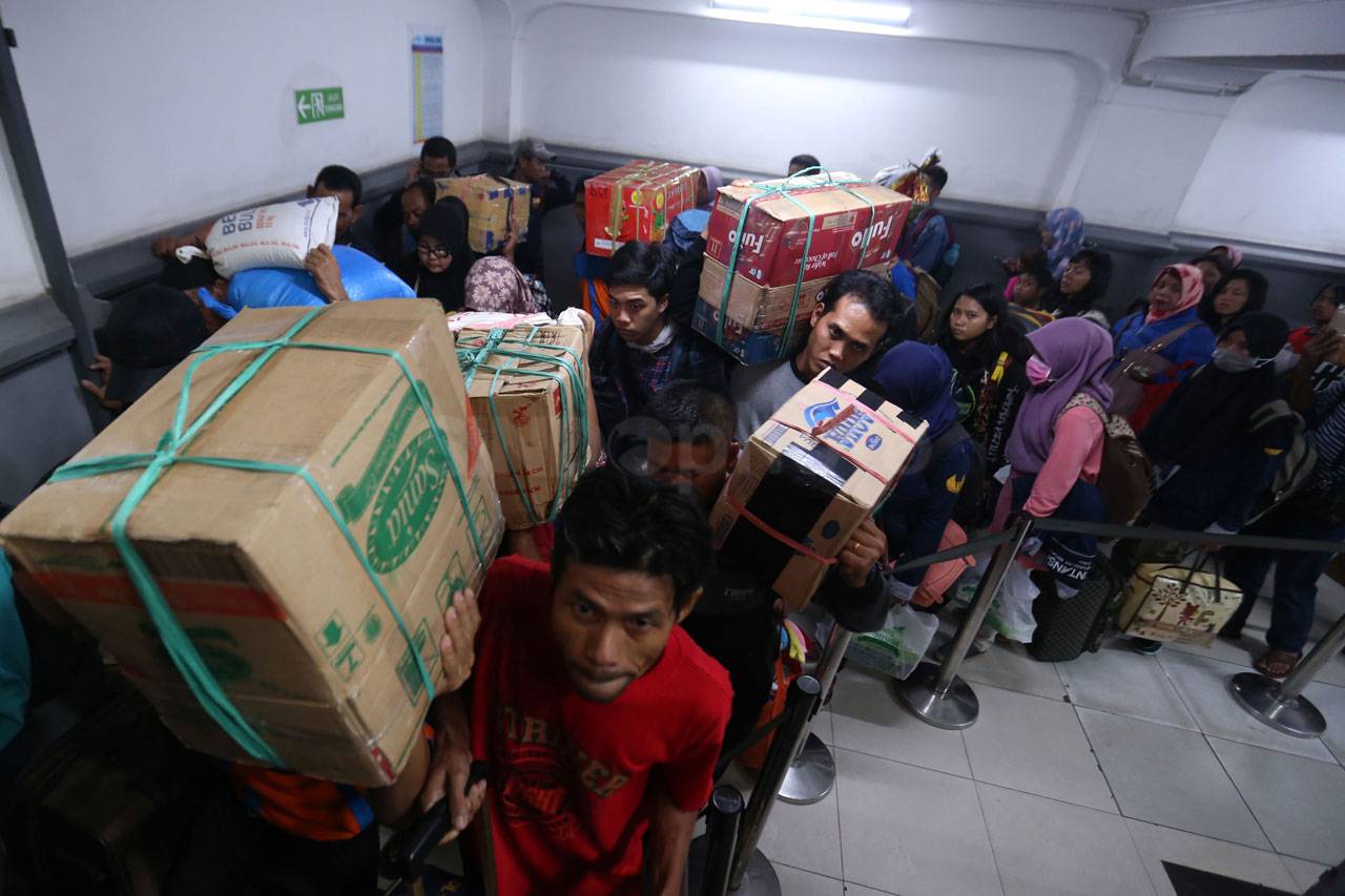 24.738 Penumpang Hari...