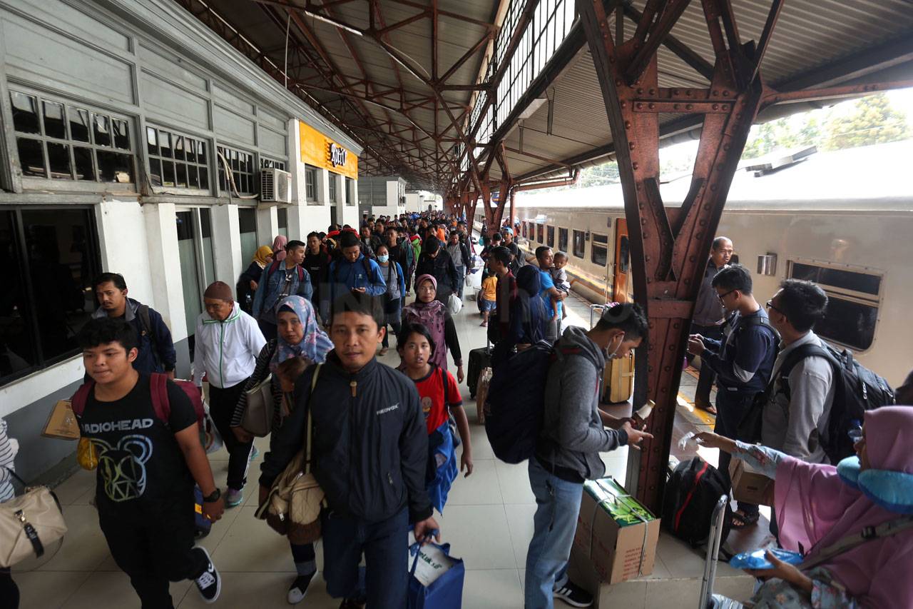 24.738 Penumpang Hari...