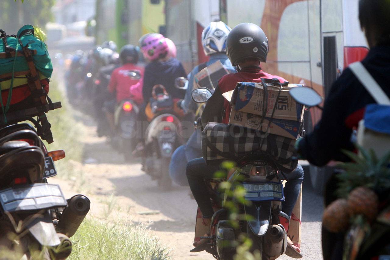 Ribuan Kendaraan Bergerak...