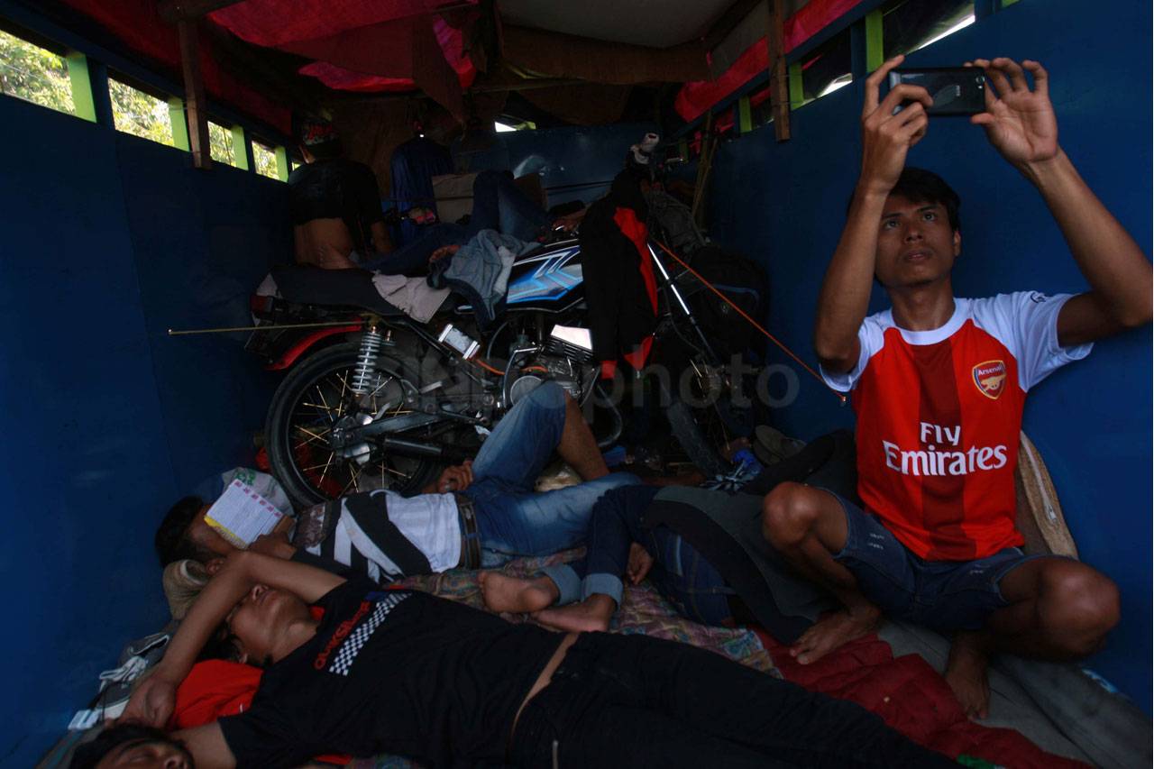 Ribuan Kendaraan Bergerak...