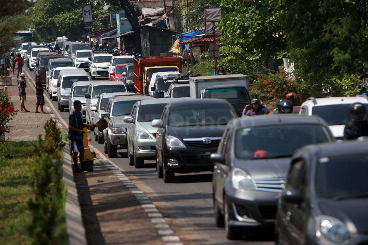 Ribuan Kendaraan Bergerak...