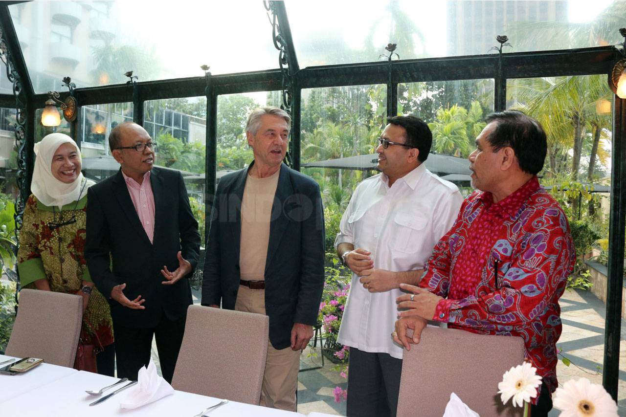 Perkembangan Teknologi...
