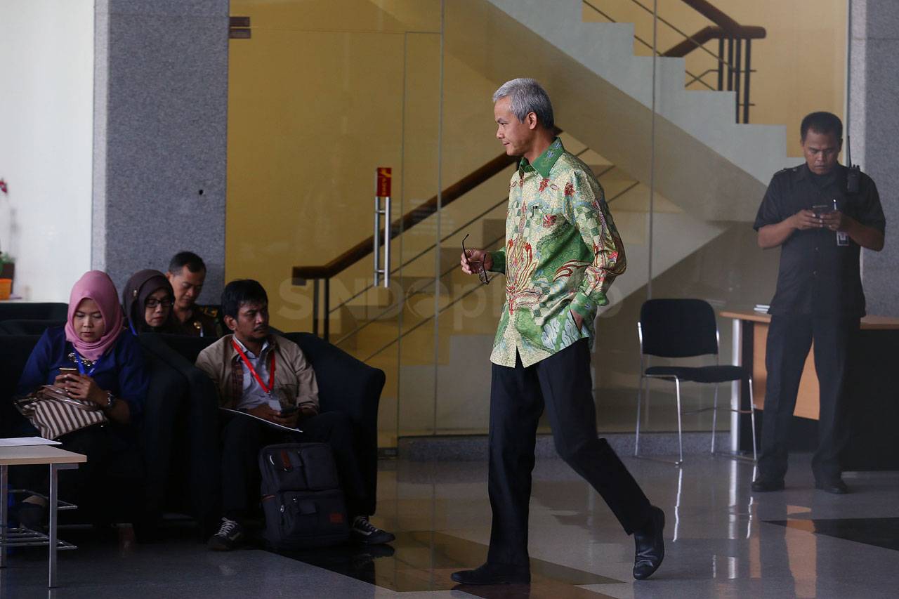 KPK Periksa Gubernur...