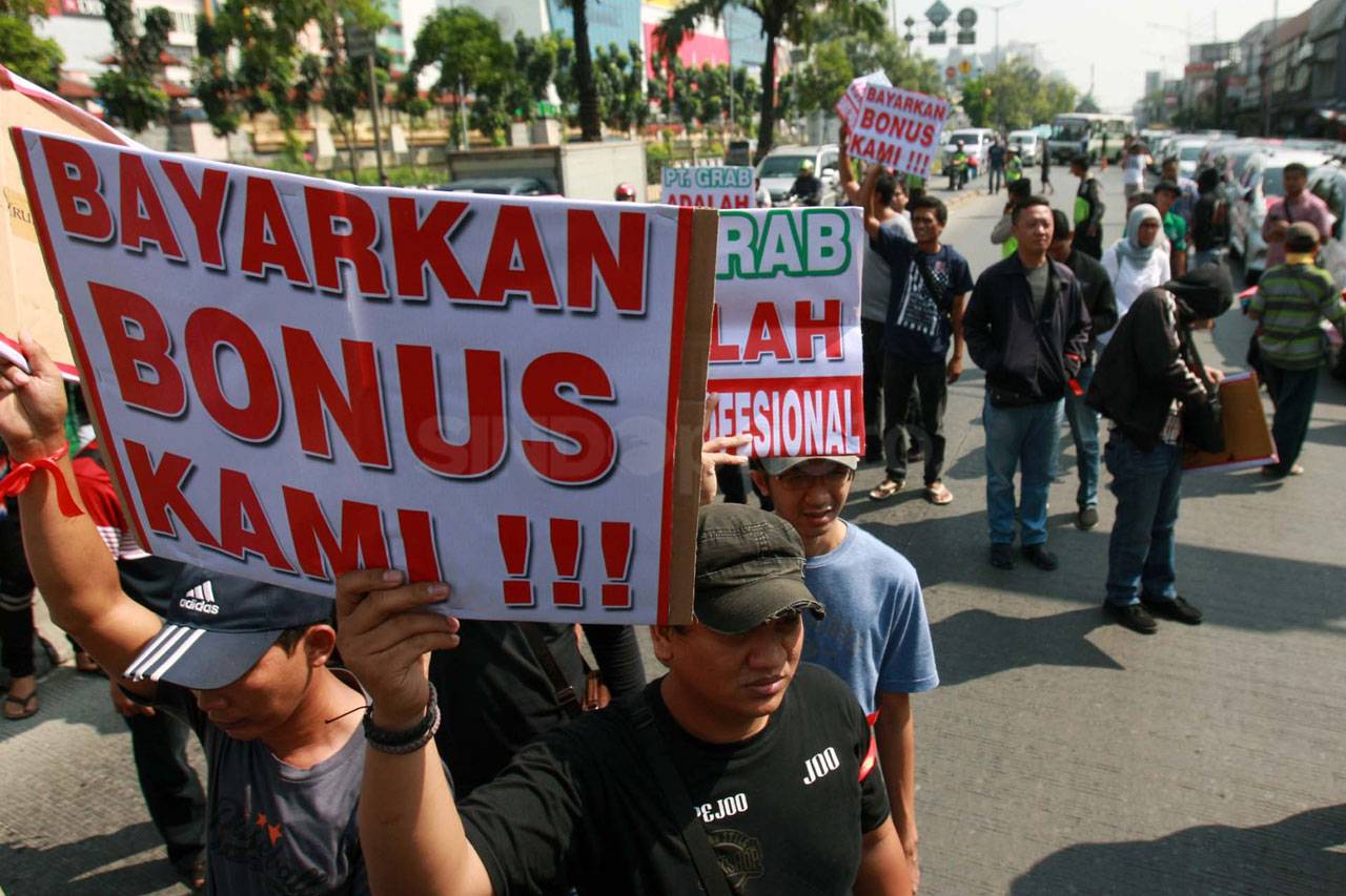 Kantor Grab Digeruduk...