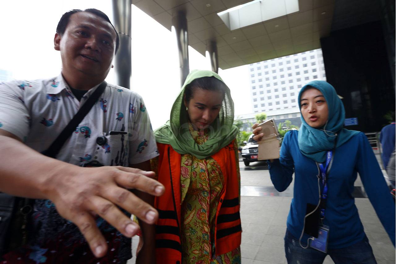 KPK Lanjutkan Pemeriksaan...