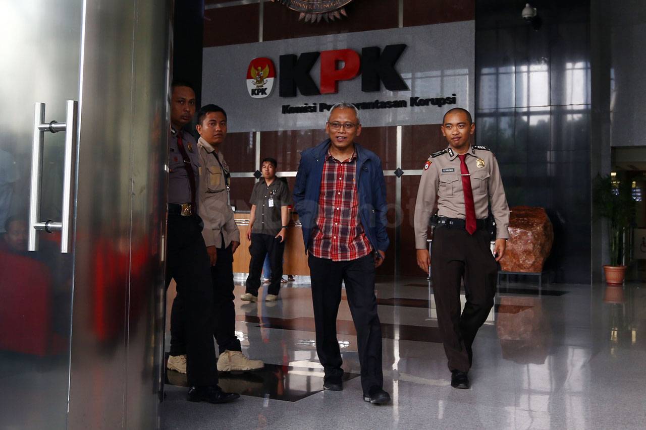 Kembangkan Kasus E-KTP,...