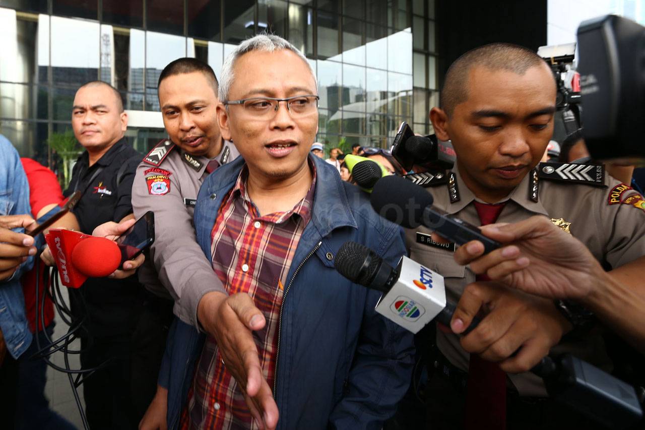 Kembangkan Kasus E-KTP,...