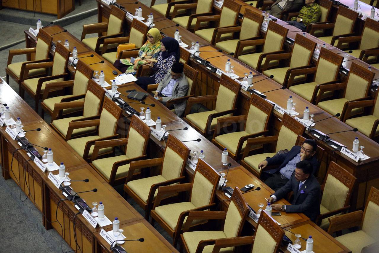 7 Komisioner OJK Terpilih...