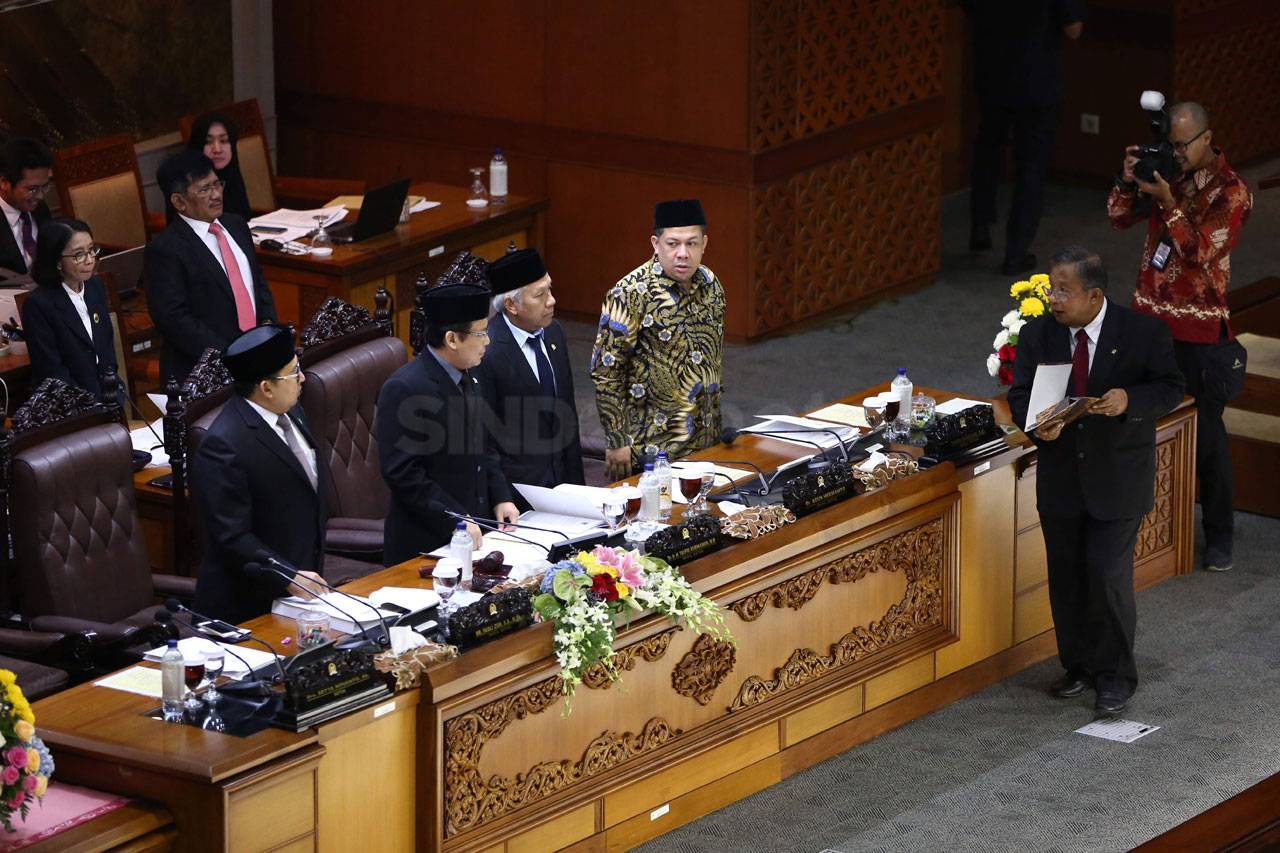 7 Komisioner OJK Terpilih...