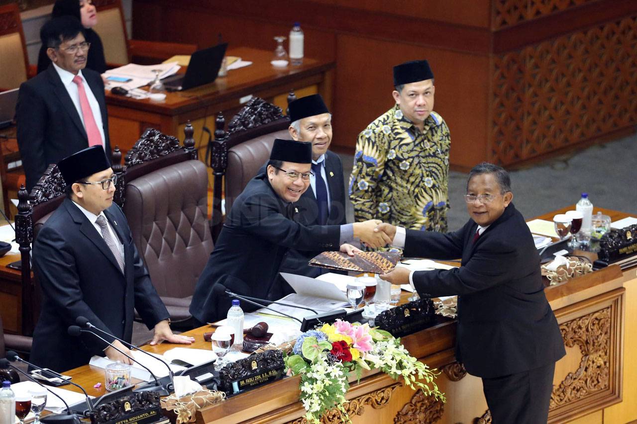 7 Komisioner OJK Terpilih...