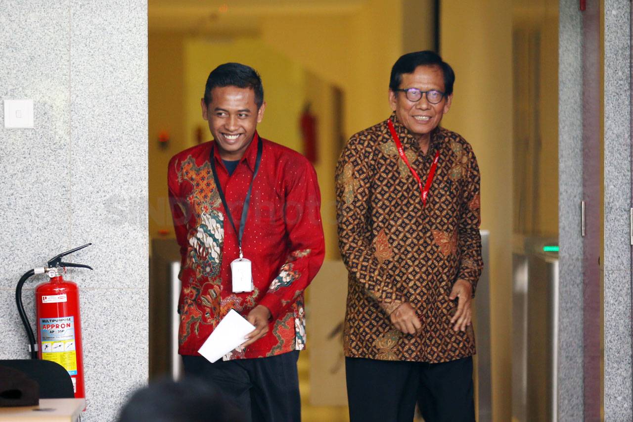 Lengkapi Berkas Andi...