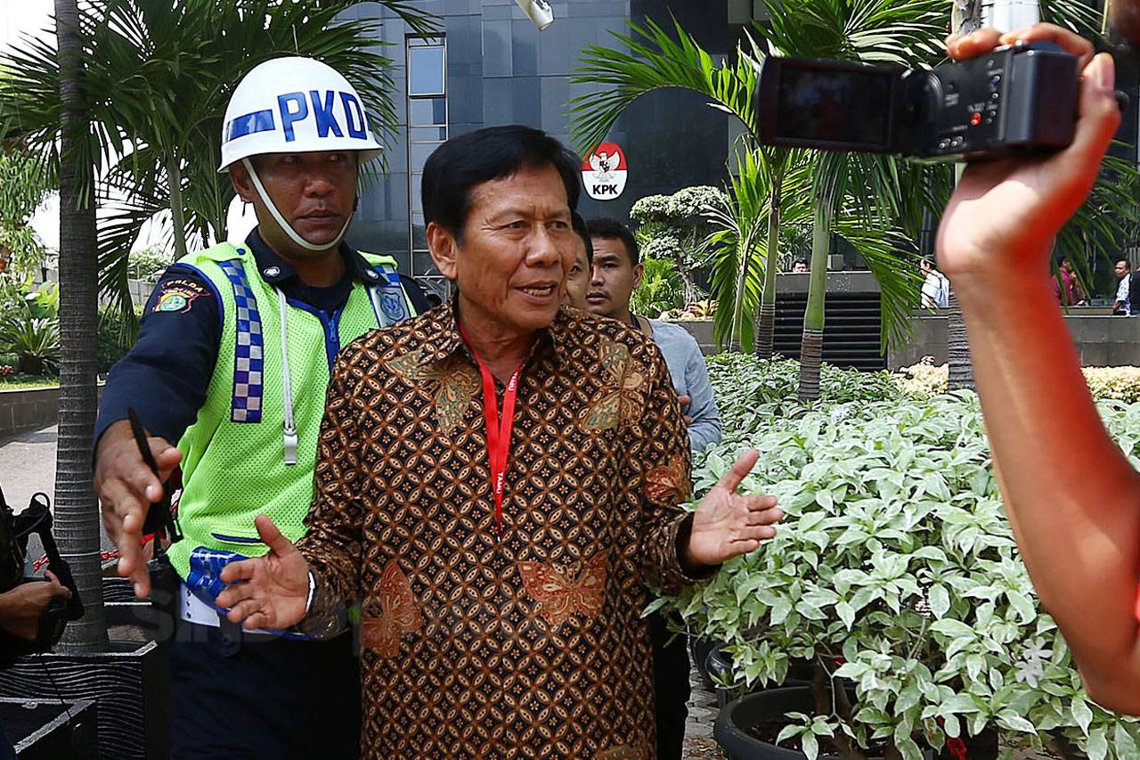Lengkapi Berkas Andi...